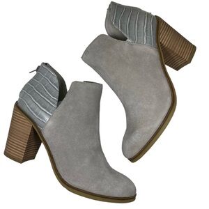 NWOT Dolce Vita DV8 Shai Gray Suede & Croc Embossed Heeled Bootie Size 10